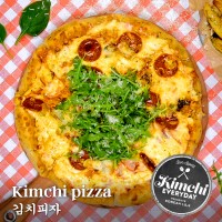 Kimchi pizza / 김치피자